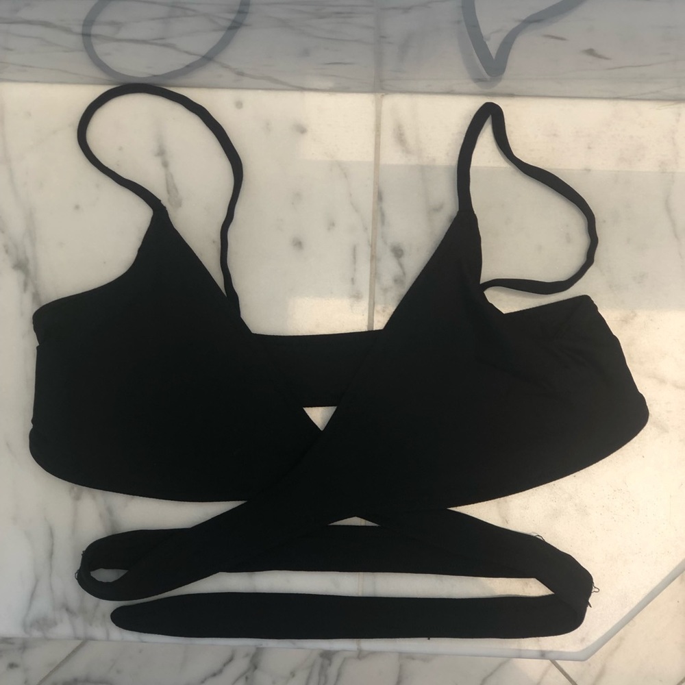 L*SPACE CHLOE WRAP TOP IN BLACK